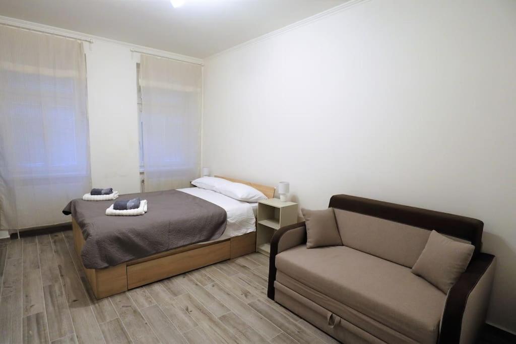Appartement Apartman Vishegrad à Karlovy Vary Extérieur photo