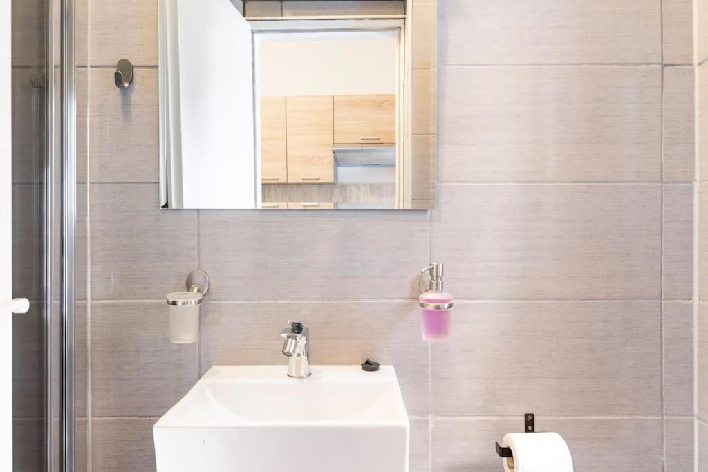 Appartement Apartman Vishegrad à Karlovy Vary Extérieur photo